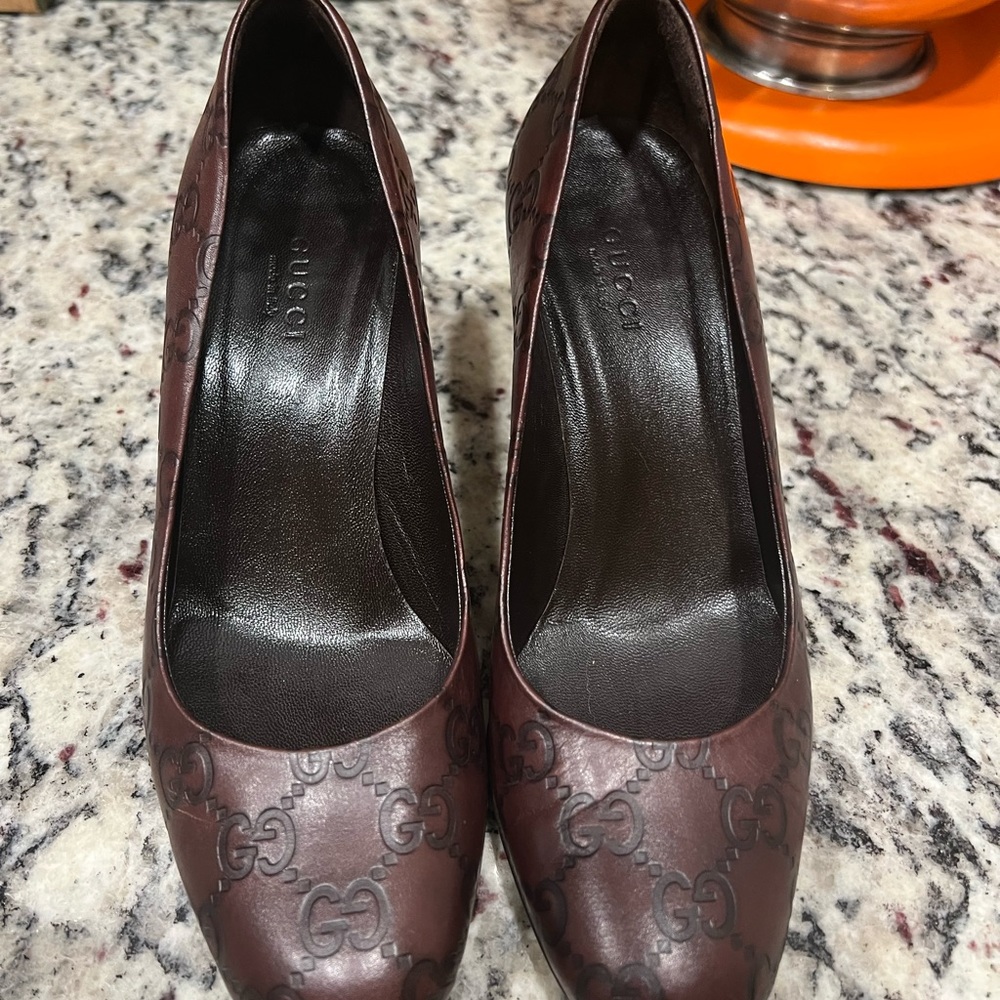 GUCCI GUCCISSIMA BROWN LEATHER EMBOSSED HEELS SIZE 5.5B